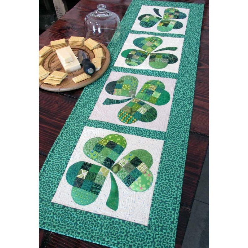 Clover TAI15112342 Quilted Table Runner