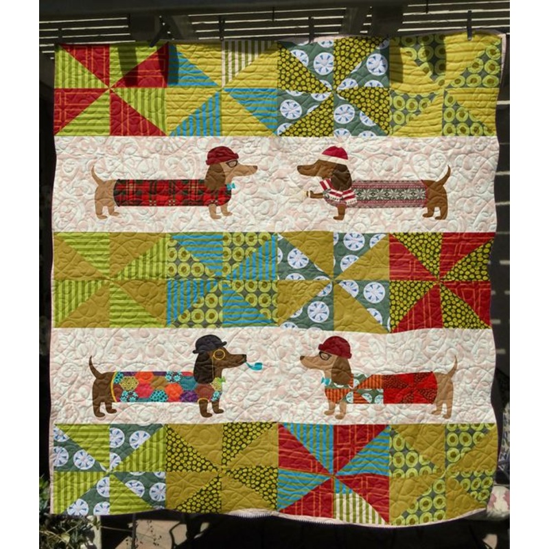 Dachshund CLA15112323 Quilt Blanket