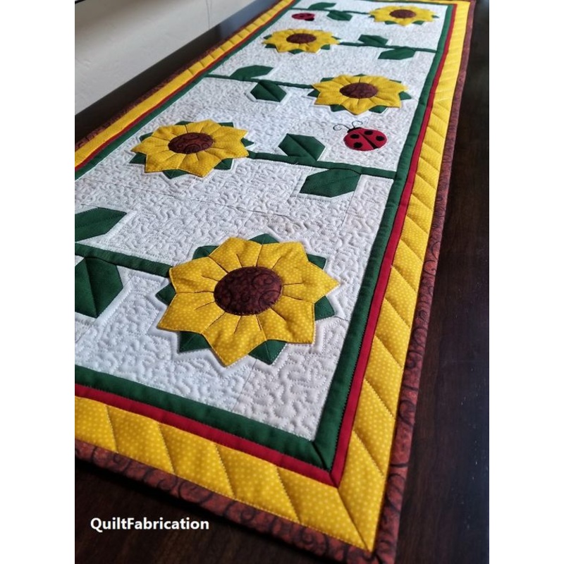 Sunflower TAI15112338 Quilted Table Runner