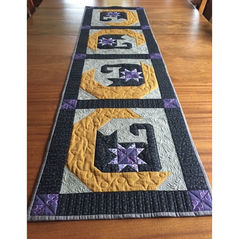 Black Cat CLA20112381 Quilted Table Runner