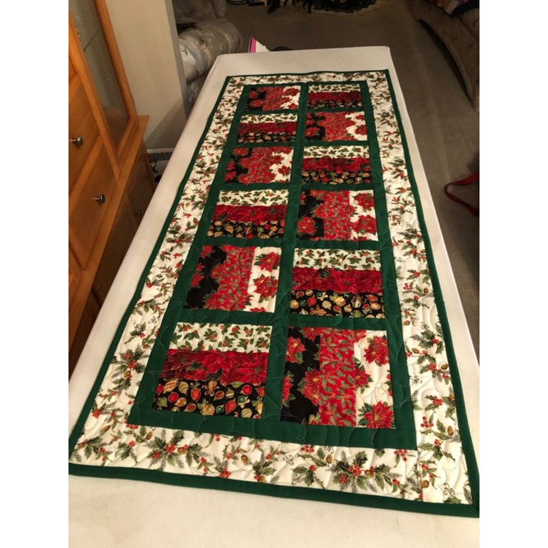 Christmas Pattern CLA20112365 Quilted Table Runner