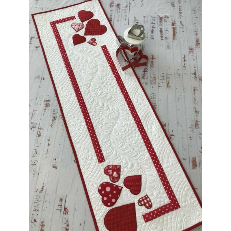 Heart CLA16112350 Quilted Table Runner