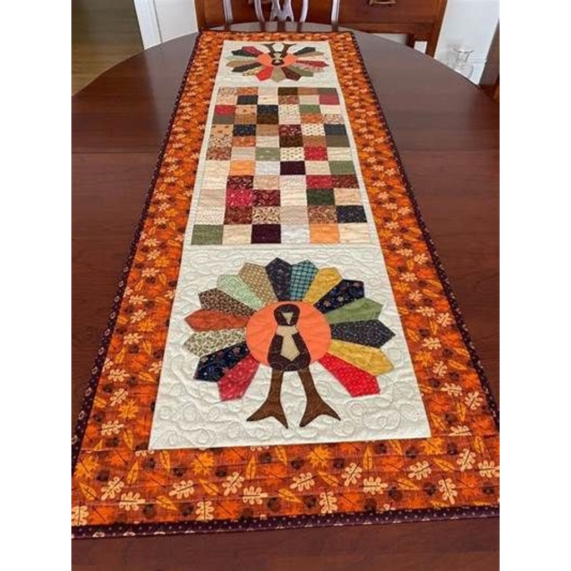 Peacock CLA16112362 Quilted Table Runner