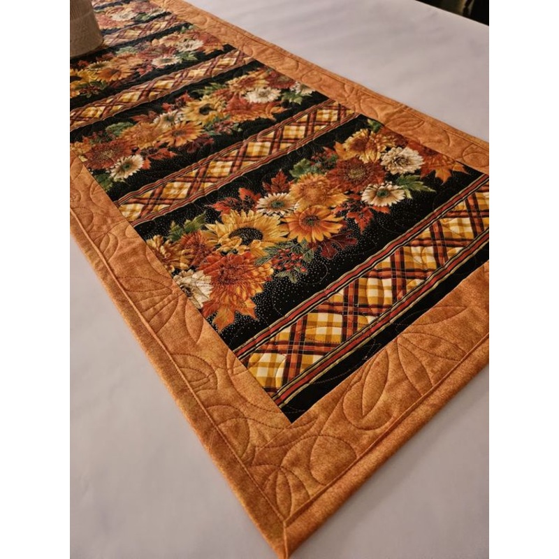 Sunflower CLA16112359 Quilted Table Runner
