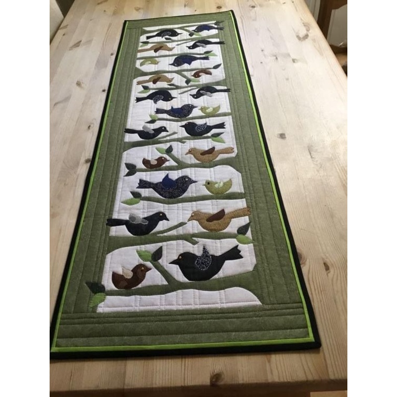 Bird CLA21112357 Quilted Table Runner