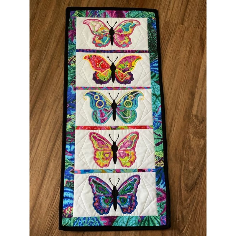 Butterfly CLA21112367 Quilted Table Runner