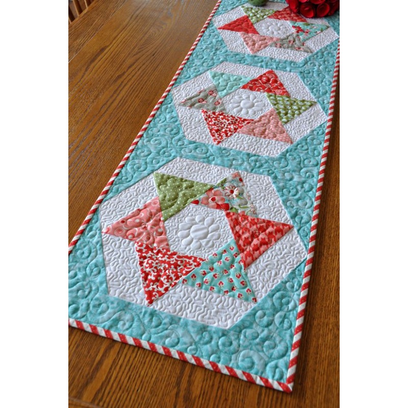 Flower CLA21112335 Quilted Table Runner