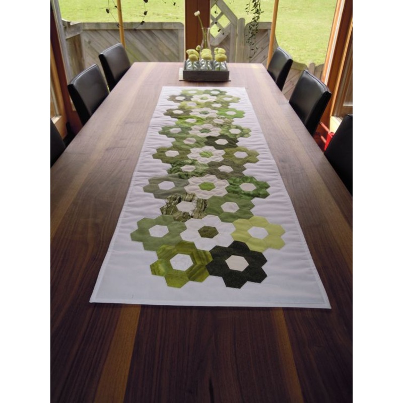 Flower CLA23112305 Quilted Table Runner
