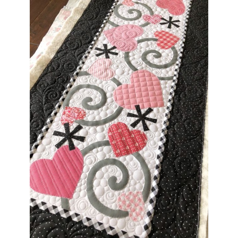 Heart CLA21112345 Quilted Table Runner