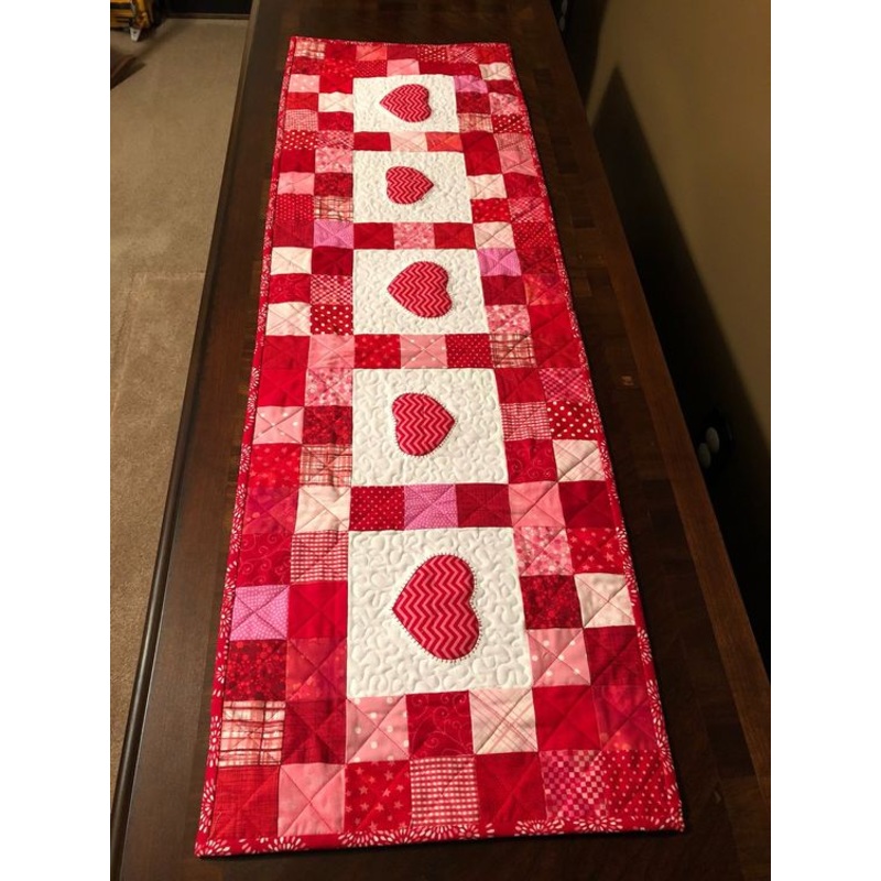 Heart CLA21112350 Quilted Table Runner