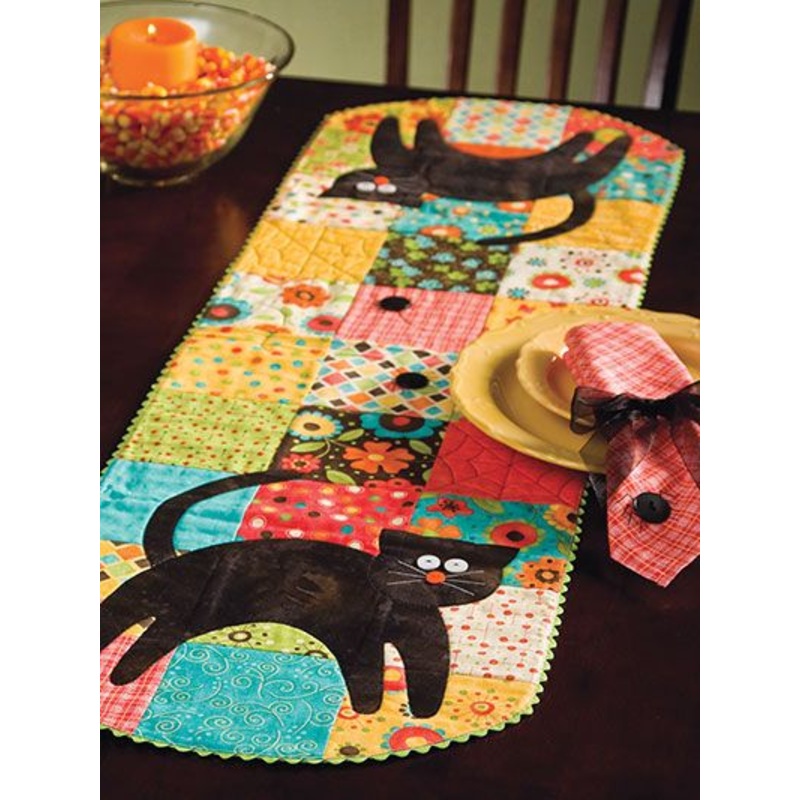 Cat CLA04122315 Quilted Table Runner