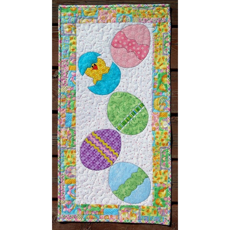 Chicken Egg CLA04122328 Quilted Table Runner
