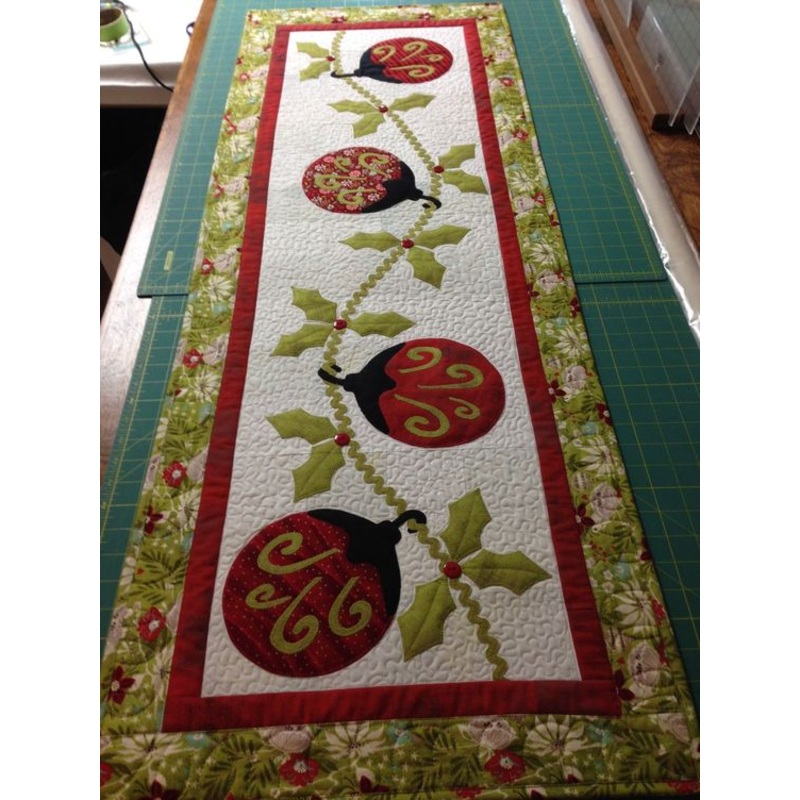 Christmas Light CLA04122335 Quilted Table Runner