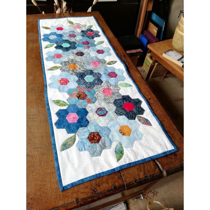 Flower CLA04122302 Quilted Table Runner
