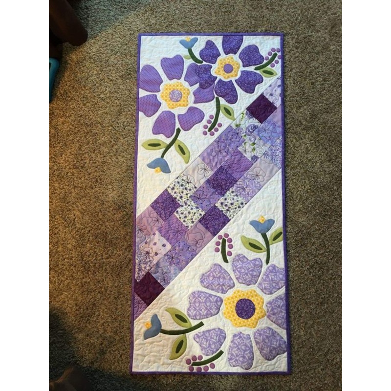Flower CLA04122307 Quilted Table Runner