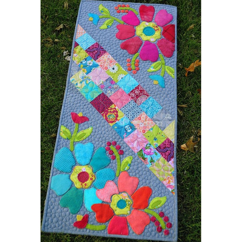 Flower CLA04122308 Quilted Table Runner