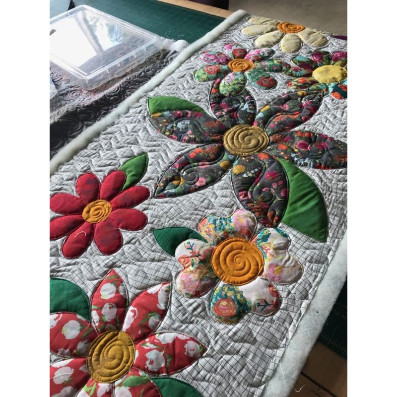 Flower CLA04122309 Quilted Table Runner