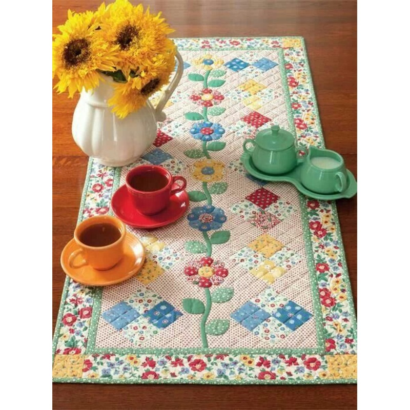 Flower CLA04122317 Quilted Table Runner