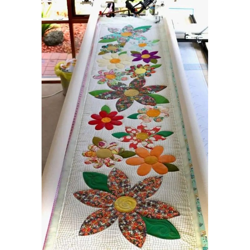 Flower CLA04122319 Quilted Table Runner