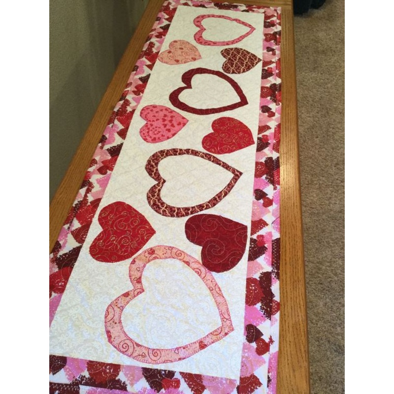 Heart CLA04122320 Quilted Table Runner
